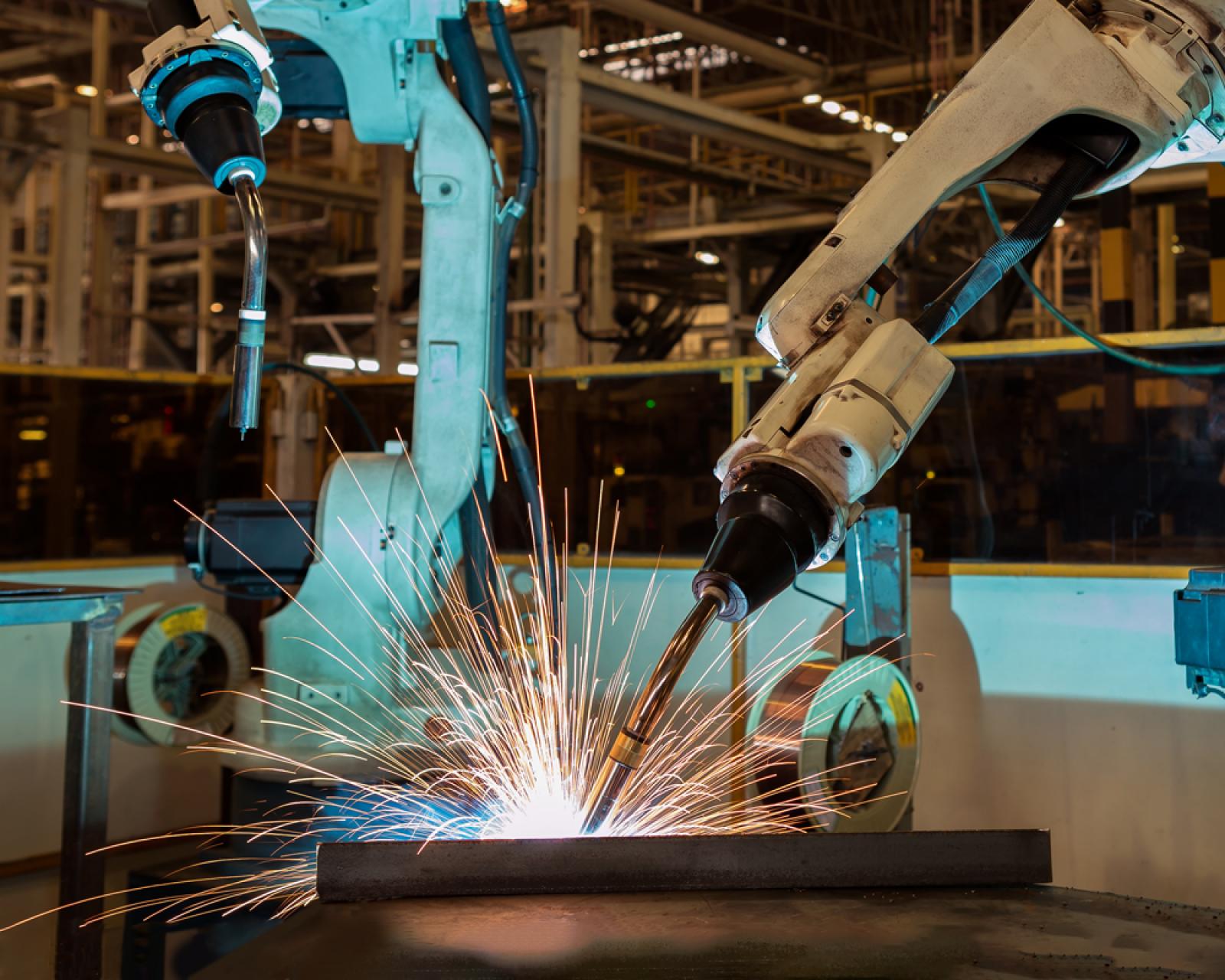 Automatisierte Roboter am schweissen