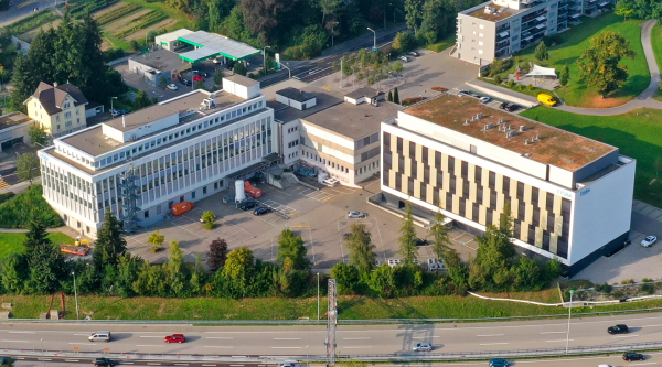 FISBA Gebäude Drohnenaufnahme frontal