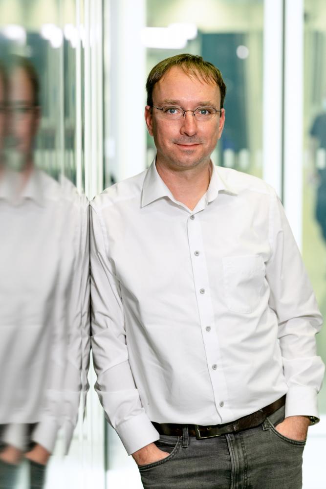 Dr. Christoph Schnell