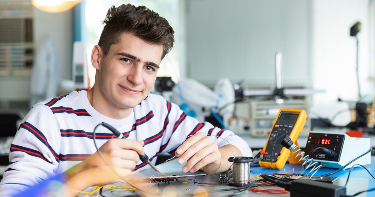 Career Information | Physics Lab Technician (EFZ) | fisba.com
