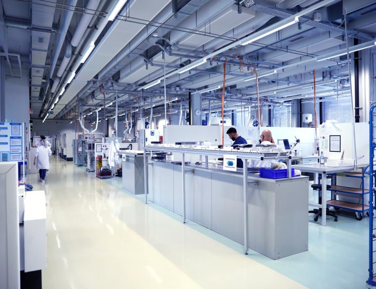 Produktions-Etage unserer Plan und Stablinsen